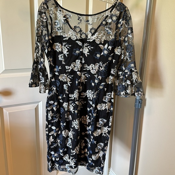 Sz6 Adrianna Papell navy cocktail/event dress with bell sleeves - Picture 2 of 5